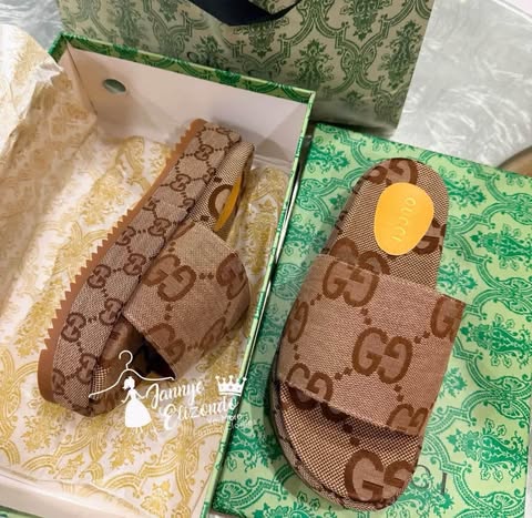 Sandals great quality include box
