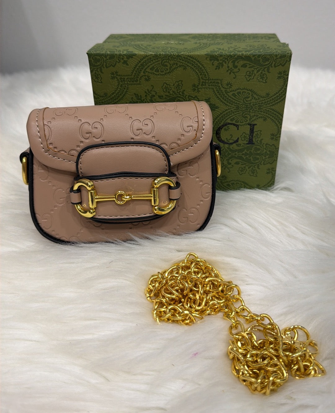 Purse great quality (with box, includes chain)