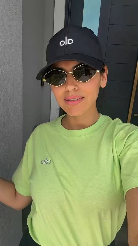 Sunglasses (It comes in a box and with its case)