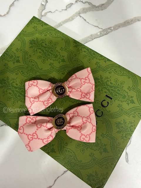 Pair of bows