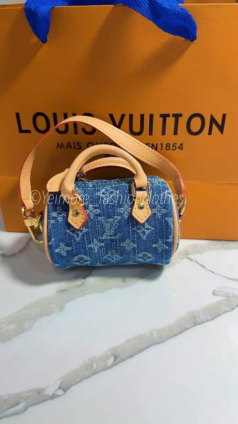 Purse (Excellent quality mini mini purse)