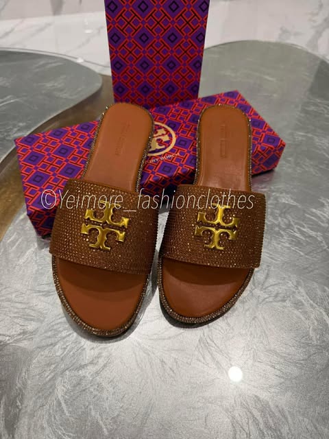 Sandals good quality in box