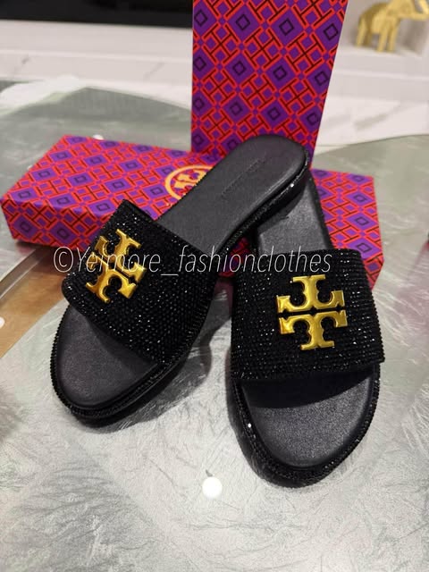Sandals good quality in box