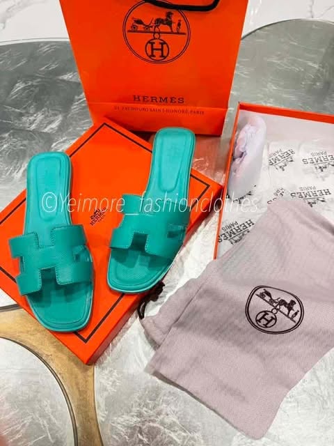 Sandal good quality in box