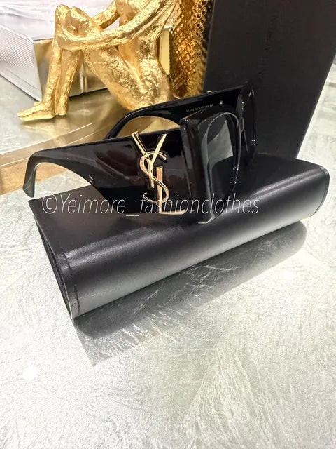 Sunglasses (It comes in a box and with its case)
