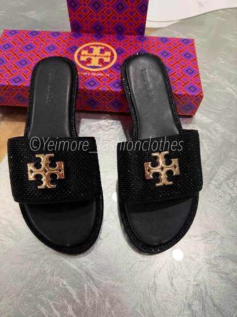 Sandals good quality in box