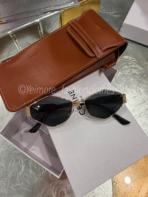 Full set, great quality (Sandals and sunglasses come in box)