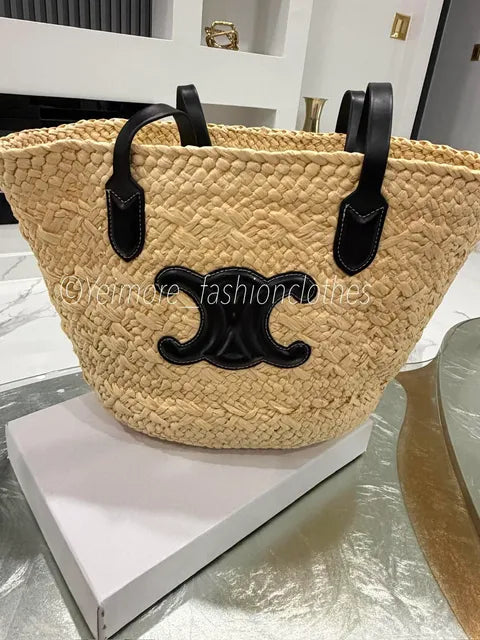 Full set, great quality (Sandals and sunglasses come in box)