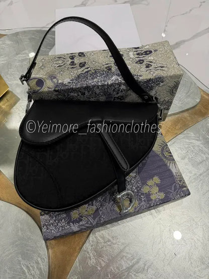 NEW ARRIVAL! Purse great quality in box (purse only)