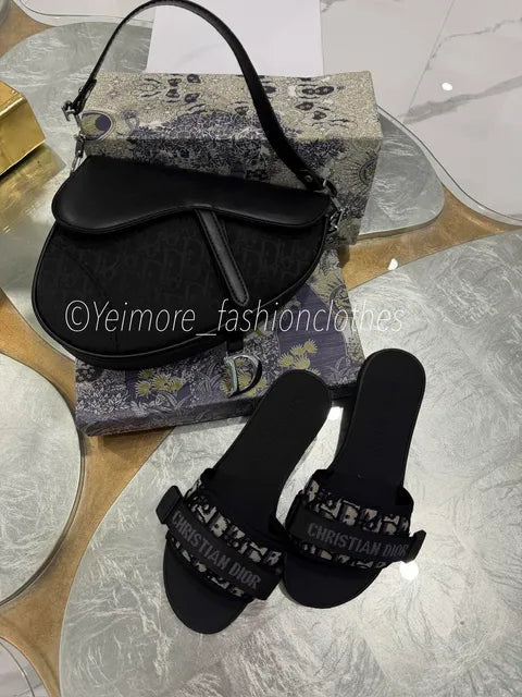 NEW ARRIVAL! Purse great quality in box (purse only)