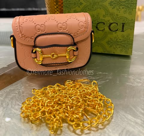 Purse great quality (with box, includes chain)