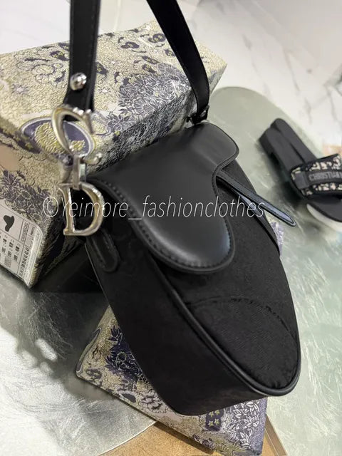 NEW ARRIVAL! Purse great quality in box (purse only)