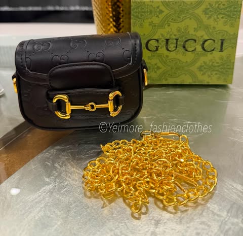 Purse great quality (with box, includes chain)