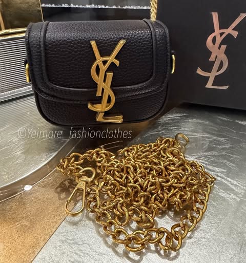 Purse great quality (with box, includes chain)