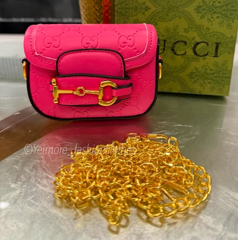 Purse great quality (with box, includes chain)