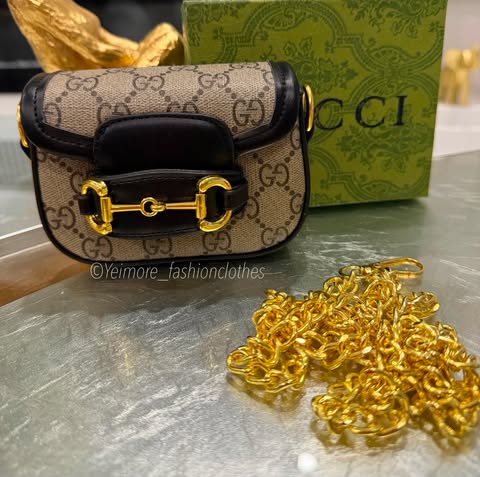 Purse great quality (with box, includes chain)