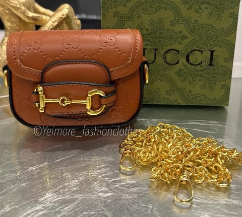 Purse great quality (with box, includes chain)