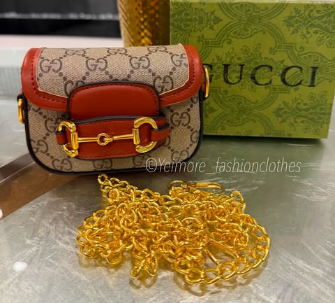 Purse great quality (with box, includes chain)
