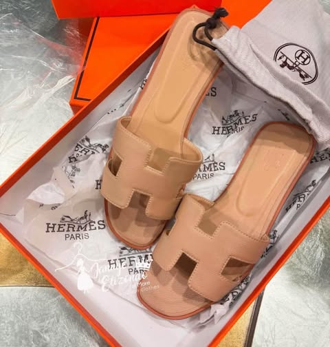 Sandals good quality in box