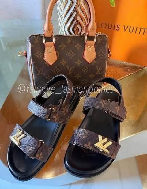 Sandals great quality include box (SANDALS ONLY)