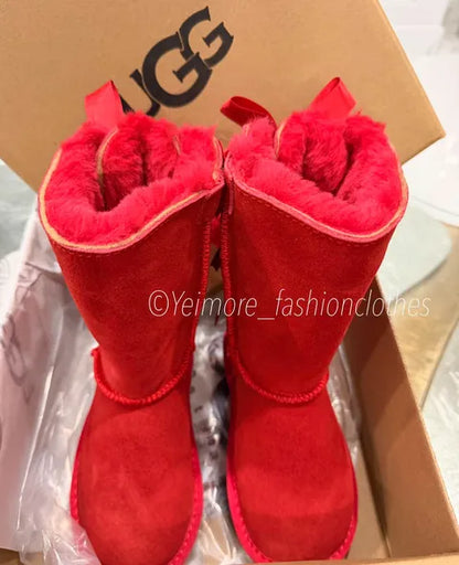 Beautiful UGG-style boots for kids featuring multiple satin bows and a soft, cozy lining. Perfect for adding a cute and stylish touch to any outfit.
