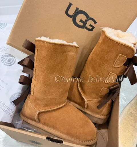 Beautiful UGG-style boots for girls, featuring multiple satin bows and a soft, cozy lining. Perfect for adding a cute and stylish touch to any outfit.