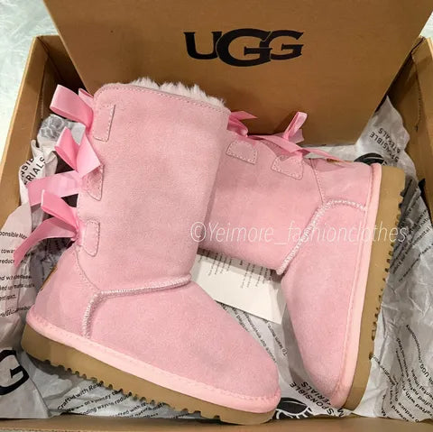 Beautiful UGG-style boots for kids featuring multiple satin bows and a soft, cozy lining. Perfect for adding a cute and stylish touch to any outfit.