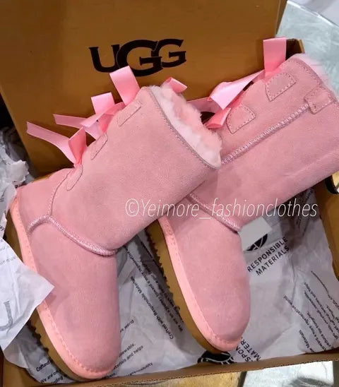 Beautiful UGG-style boots for kids featuring multiple satin bows and a soft, cozy lining. Perfect for adding a cute and stylish touch to any outfit.