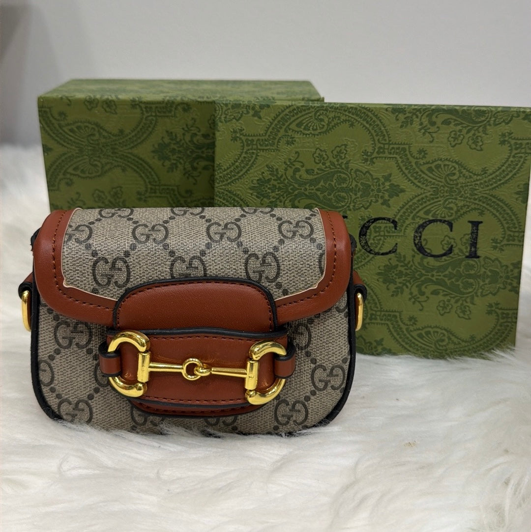 Purse great quality (with box, includes chain)