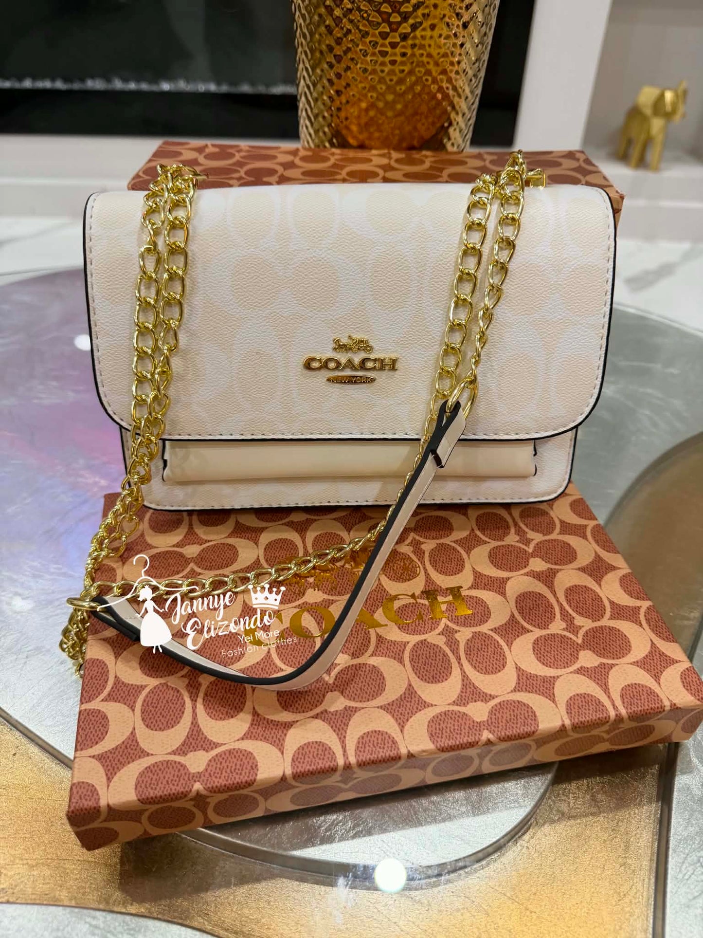 Purse great quality include box ( PURSE ONLY )