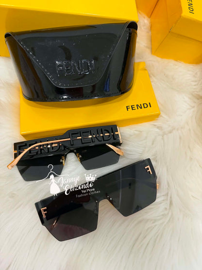 Sunglasses (It comes in a box and with its case)
