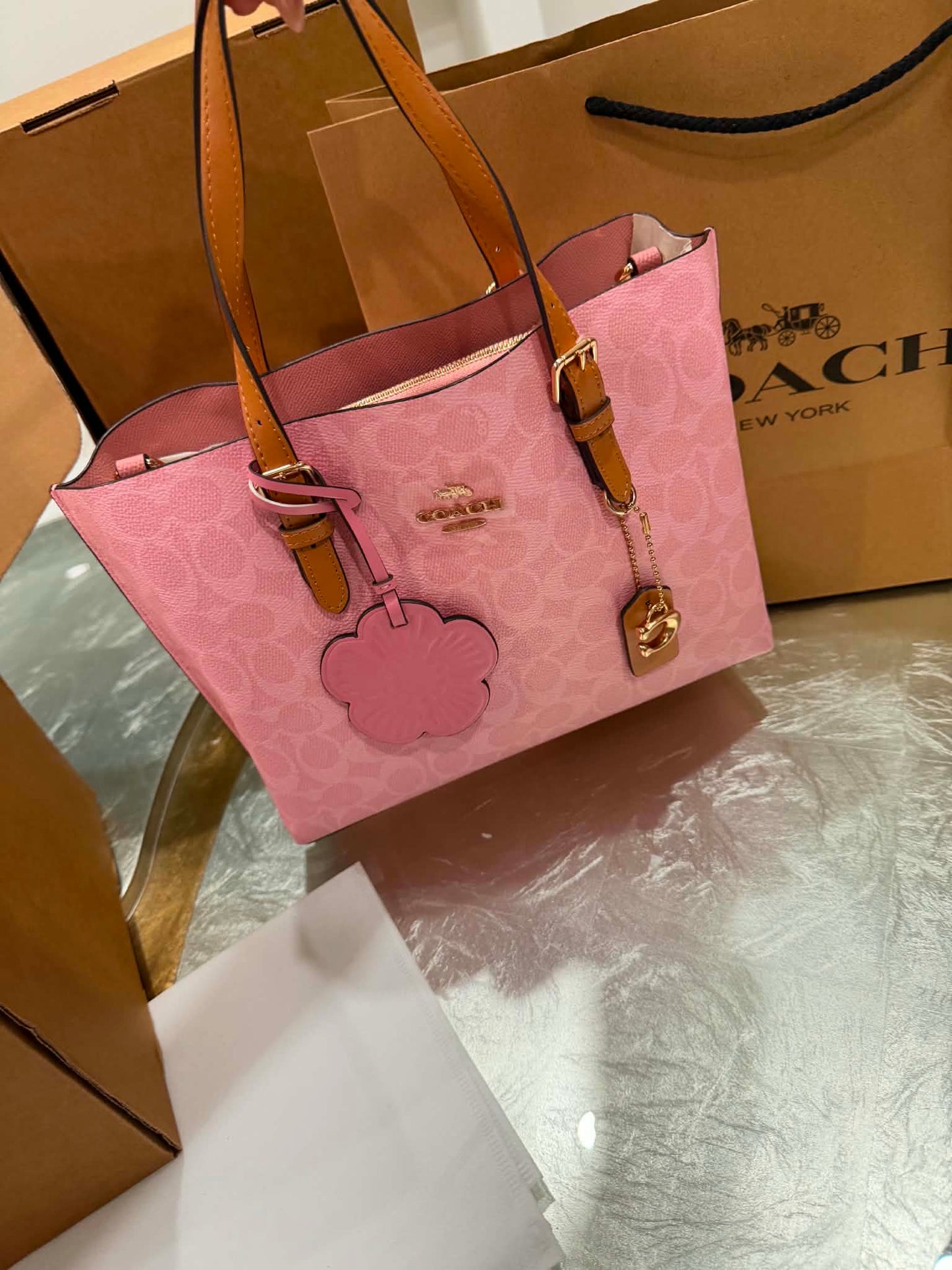 NEW ARRIVAL! Purse great quality in box