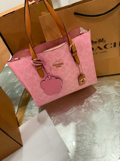 NEW ARRIVAL! Purse great quality in box
