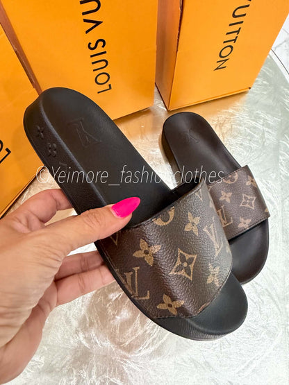 Sandals good quality in box UNISEX