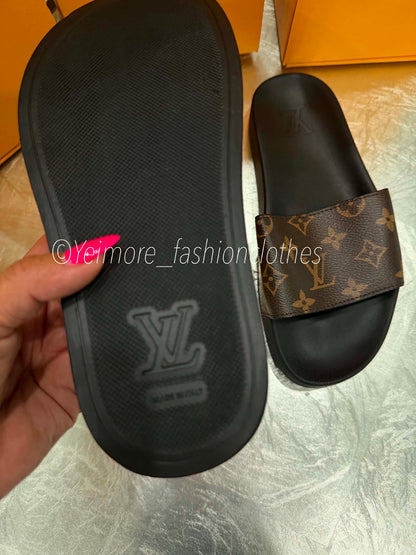 Sandals good quality in box UNISEX