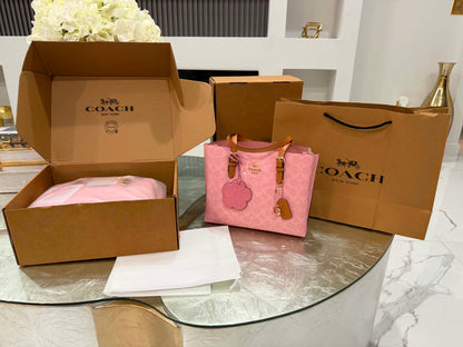NEW ARRIVAL! Purse great quality in box