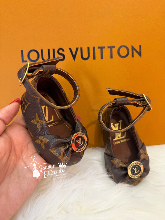 Lv shoes (only shoes )