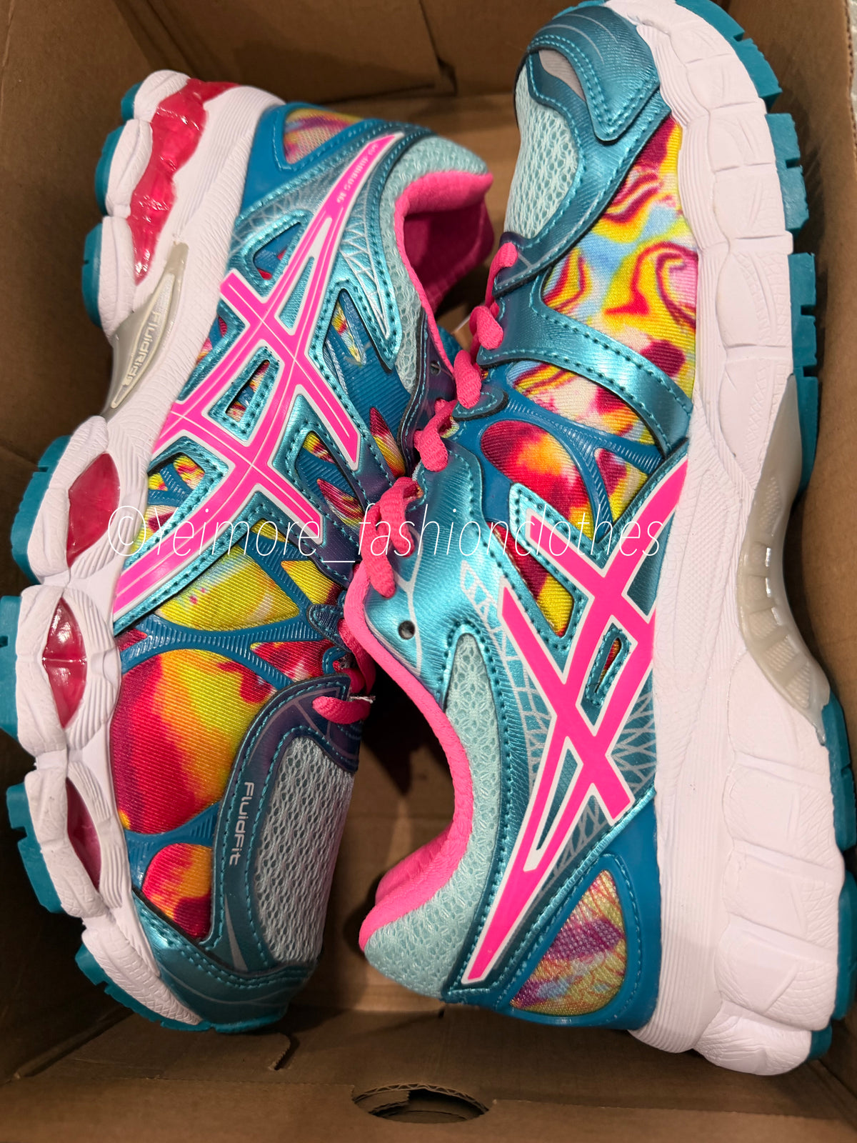 GOOD QUALITY WOMEN’S SNEAKERS – IN BOX  (NO BAG INCLUDED.)