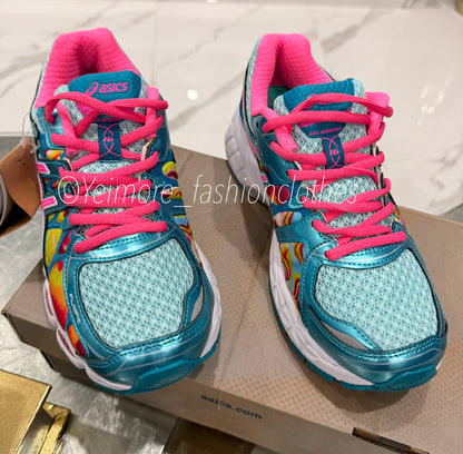 GOOD QUALITY WOMEN’S SNEAKERS – IN BOX  (NO BAG INCLUDED.)