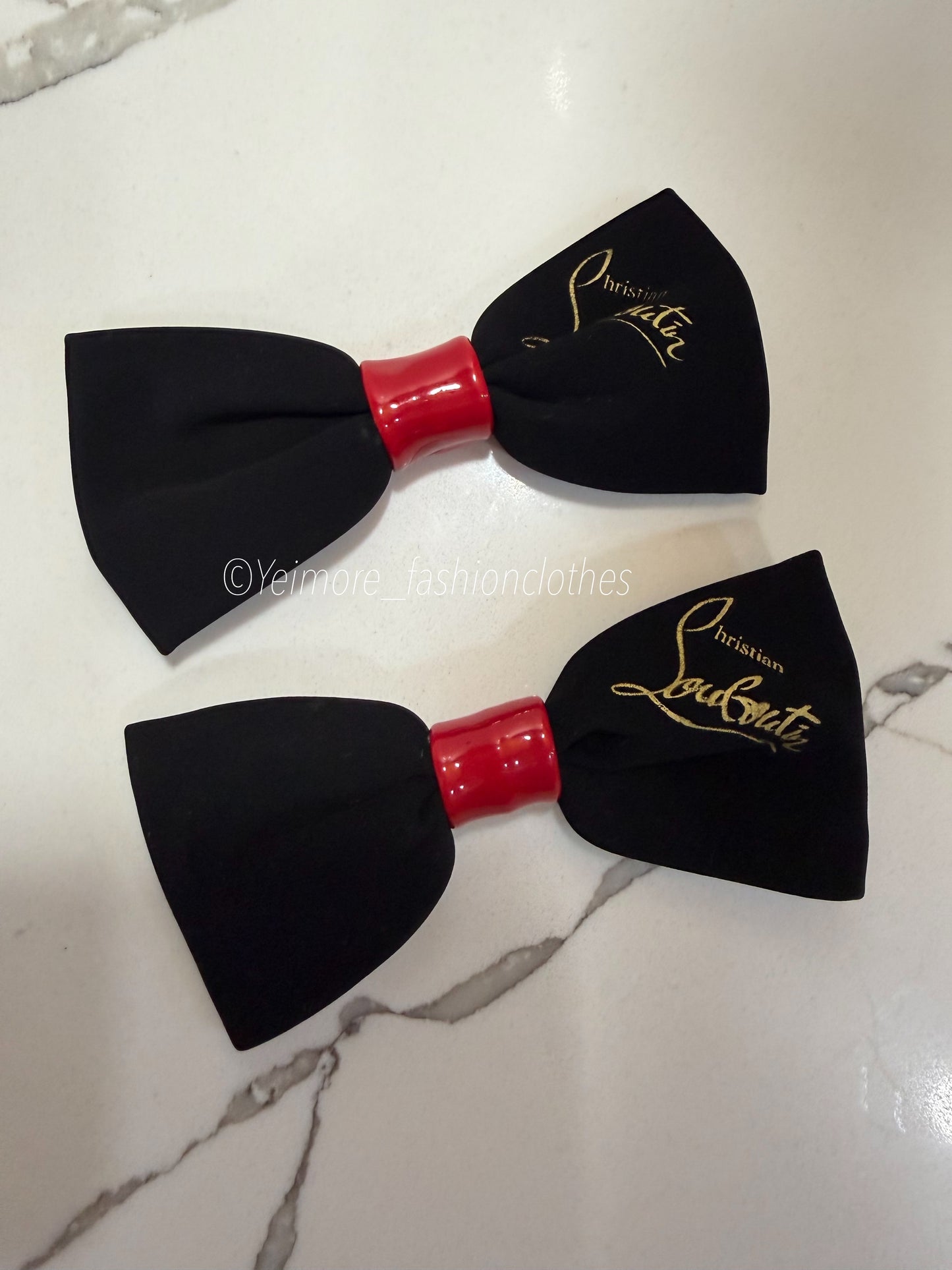 Pair of bows