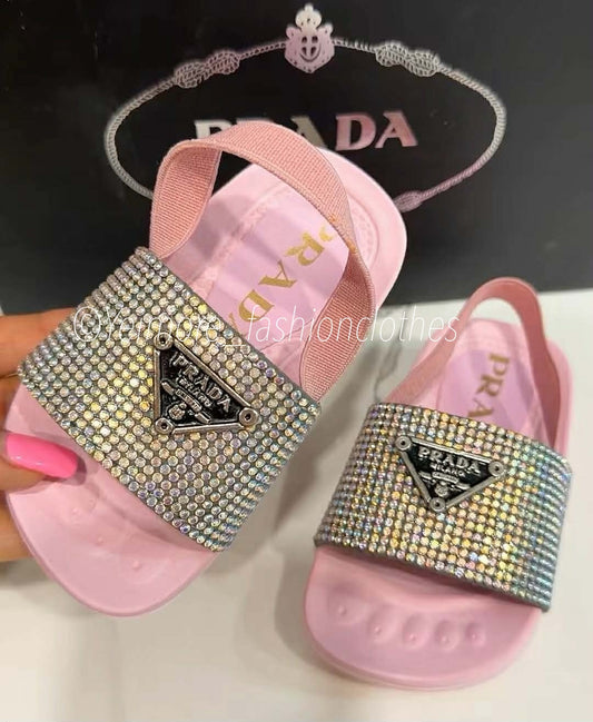 Girl sandals ( no box )