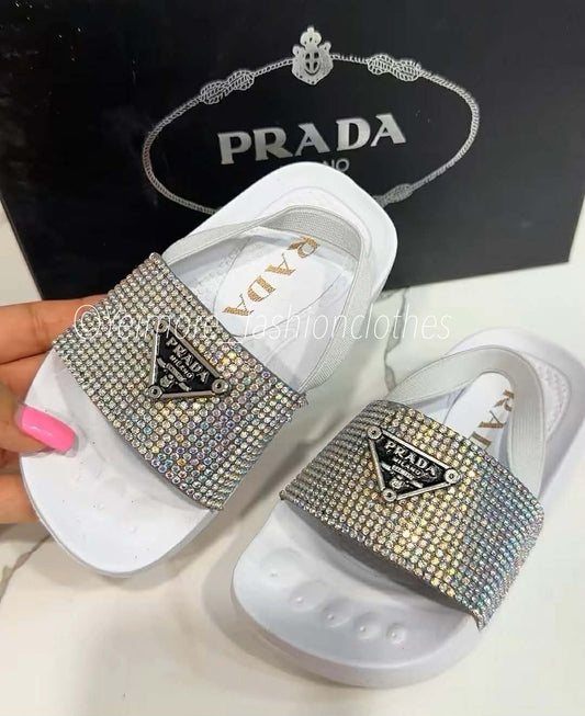 Girl sandals ( no box)