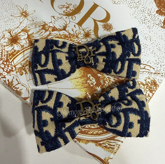 Pair of bows