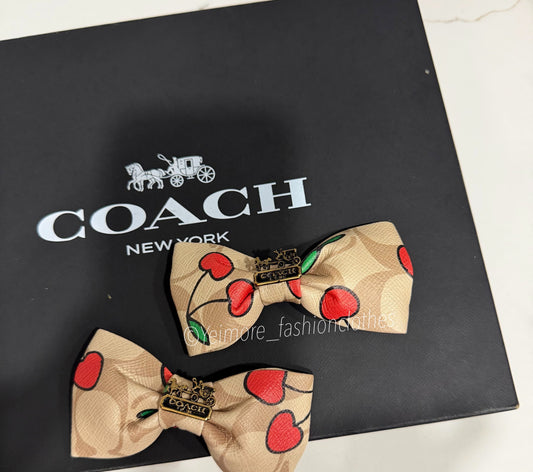 Pair of bows