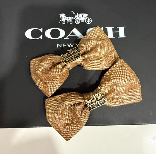 Pair of bows