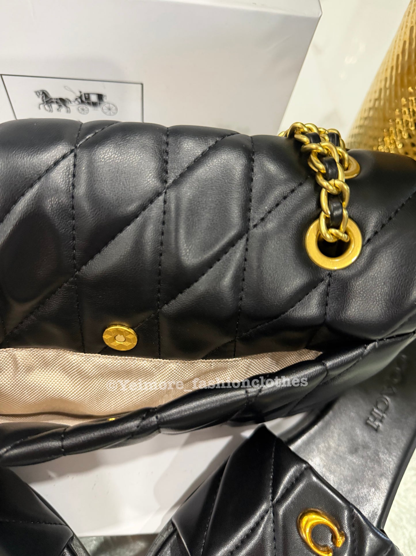 NEW ARRIVAL! Purse great quality in box (purse only)