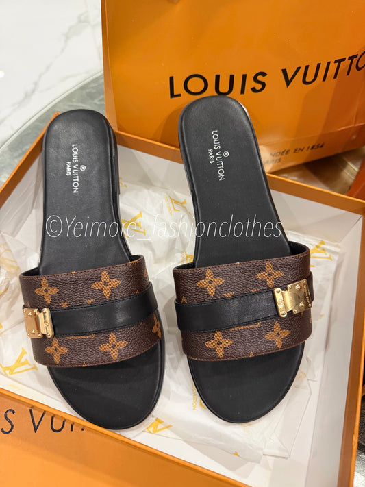 Sandals great quality include box (SANDALS ONLY)