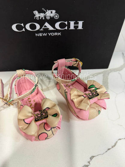 Baby shoes ( only shoes )